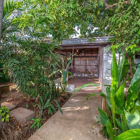 Hotel Pasatiempo Tamarindo Dış mekan fotoğraf